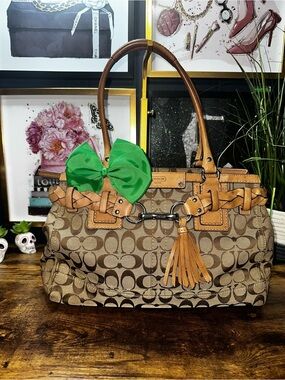 Coach Hamptons Signature Carryall F15665